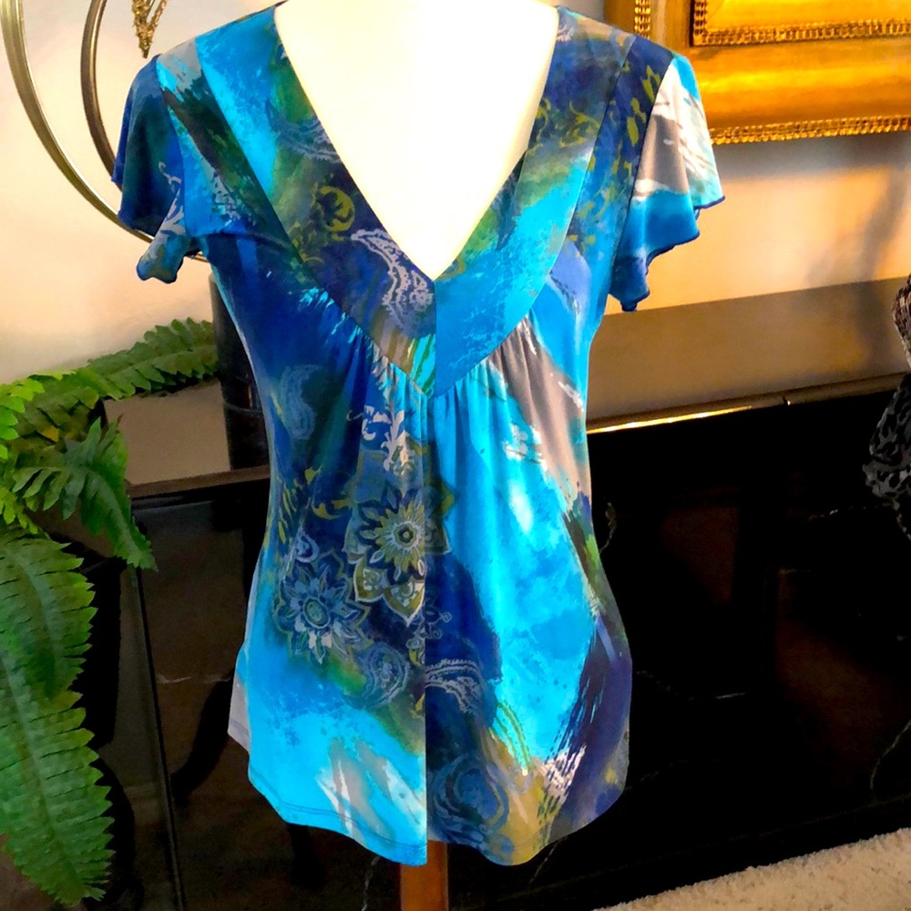 SZ S  VINTAGE SUZIE WITH V NECK